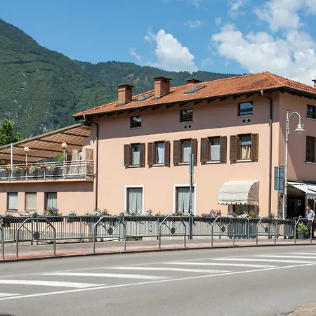 Lägenhet Grande Al Ponte. Situato Vicino All'ospedale, Al Parco E Al Centro Citta